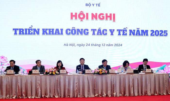 Phó Thủ tướng lưu ý Bộ Y tế tập trung kiện toàn, sắp xếp tổ chức bộ máy "tinh - gọn - mạnh - hiệu năng - hiệu lực - hiệu quả"; triển khai nghiêm túc, có hiệu quả Quy hoạch mạng lưới cơ sở y tế thời kỳ 2021-2030. Ảnh: VGP/Đức Tuân Nhiều văn bản quy phạm pháp luật trong ngành y tế 'rất khó, lượng hóa không phải dễ'- Ảnh 2.