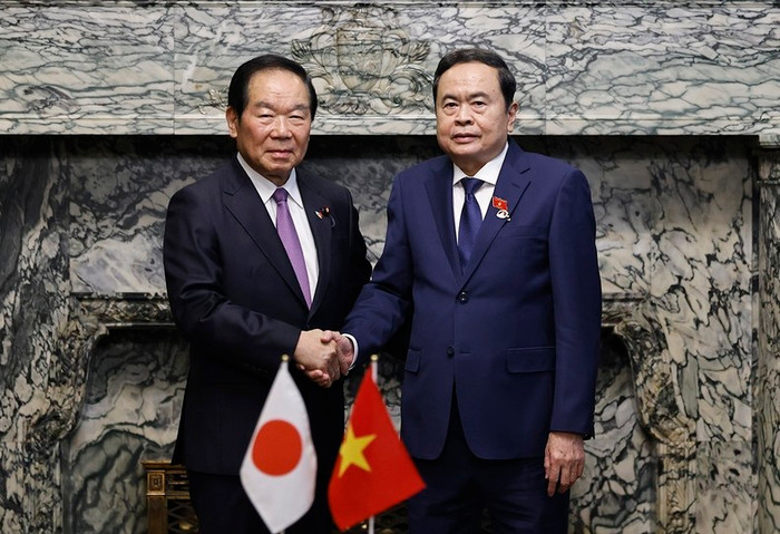 Chủ tịch Quốc hội Trần Thanh Mẫn và Chủ tịch Hạ viện Nhật Bản Nukaga Fukushiro chụp ảnh chung. (Ảnh: Doãn Tấn - TTXVN) Chủ tịch Quốc hội Trần Thanh Mẫn và Chủ tịch Hạ viện Nhật Bản Nukaga Fukushiro chụp ảnh chung. (Ảnh: Doãn Tấn - TTXVN)