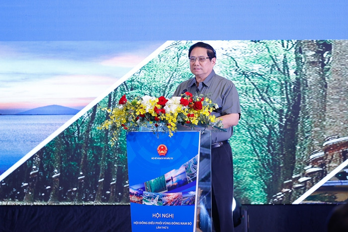 Thủ tướng đề nghị các đại biểu tập trung đánh giá, làm rõ tình hình triển khai các nhiệm vụ, giải pháp phát triển vùng Đông Nam Bộ. Ảnh: VGP/Nhật Bắc Thủ tướng đề nghị các đại biểu tập trung đánh giá, làm rõ tình hình triển khai các nhiệm vụ, giải pháp phát triển vùng Đông Nam Bộ. Ảnh: VGP/Nhật Bắc