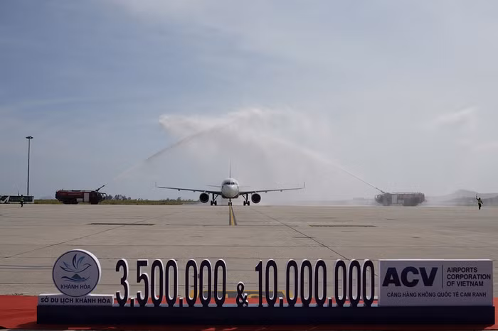 Chuyến bay VJ837 chào đón vị khách thứ 10 triệu và khách du lịch quốc tế thứ 3,5 triệu qua Cảng Hàng không Quốc tế Cam Ranh năm 2019