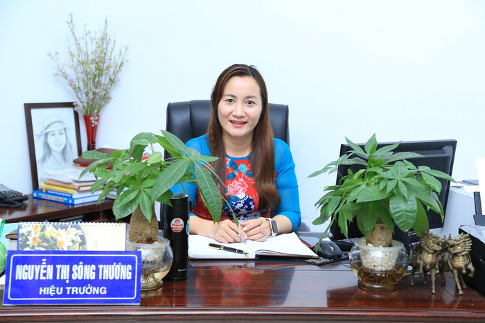 Cô Nguyễn Thị Sông Thương, Bí thư chi bộ, Hiệu trưởng Trường Trung học cơ sở Nguyễn An Ninh - Thành phố Vũng Tàu Cô Nguyễn Thị Sông Thương, Bí thư chi bộ, Hiệu trưởng Trường Trung học cơ sở Nguyễn An Ninh - Thành phố Vũng Tàu