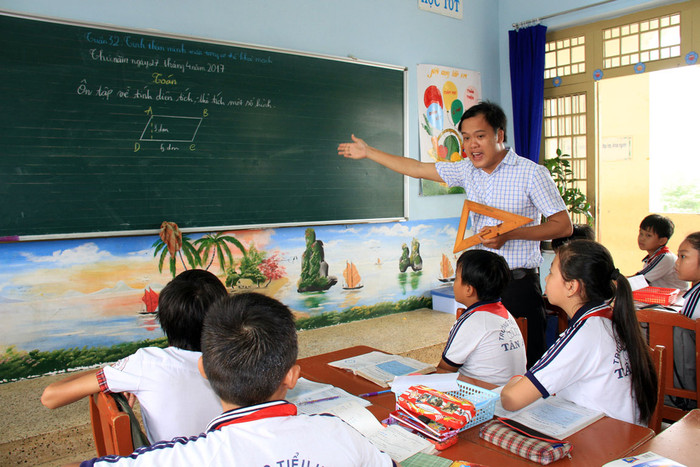 Bỏ biên chế suốt đời, giáo viên làm gì để không bị đào thải? (Ảnh minh họa: Baodongnai.com.vn) Bỏ biên chế suốt đời, giáo viên làm gì để không bị đào thải? (Ảnh minh họa: Baodongnai.com.vn)