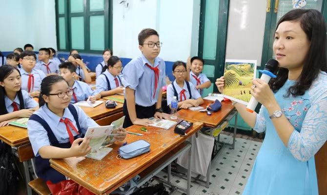 Nhiều thầy cô trên khắp mọi miền cả nước đã hiểu hơn về chế độ chính sách của giáo viên. (Ảnh minh họa: Vov.vn)