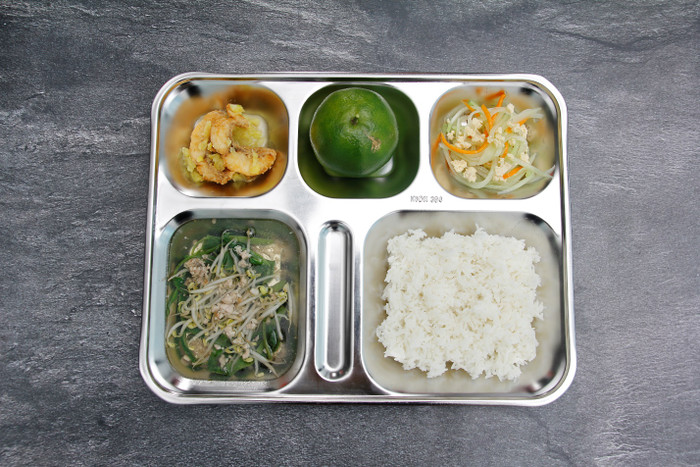 Khẩu phần ăn mẫu được chuẩn bị theo Phần mềm Dự án, đáp ứng nhu cầu dinh dưỡng khuyến nghị cho trẻ. Khẩu phần ăn mẫu được chuẩn bị theo Phần mềm Dự án, đáp ứng nhu cầu dinh dưỡng khuyến nghị cho trẻ.