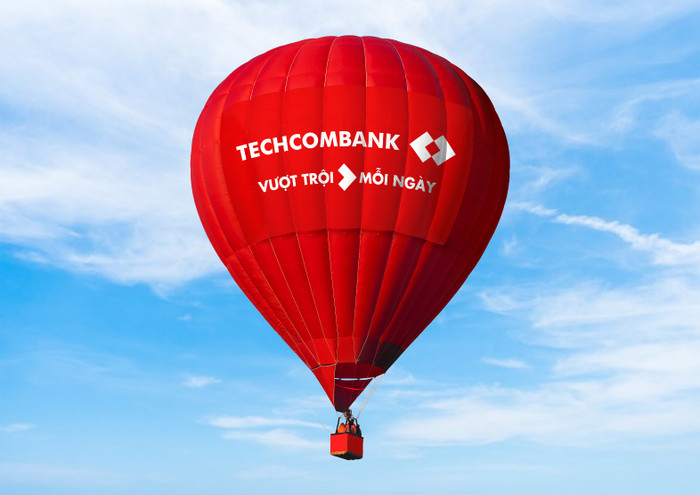 Hình ảnh khinh khí cầu đỏ rực bay cao giữa bầu trời thành phố vào ngày 6/12 và ngày 7/12 Hình ảnh khinh khí cầu đỏ rực bay cao giữa bầu trời thành phố vào ngày 6/12 và ngày 7/12