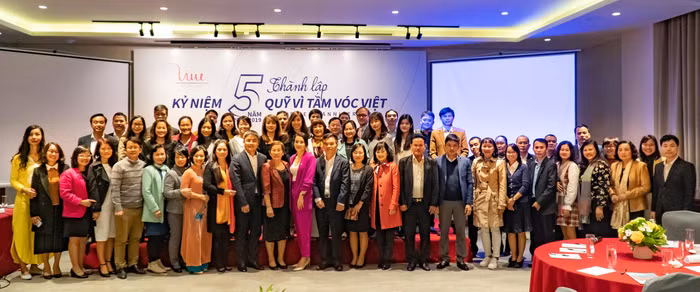 Đại diện các đơn vị, cá nhân đồng hành trên chặng đường 5 năm chúc mừng 5 năm thành lập Quỹ.