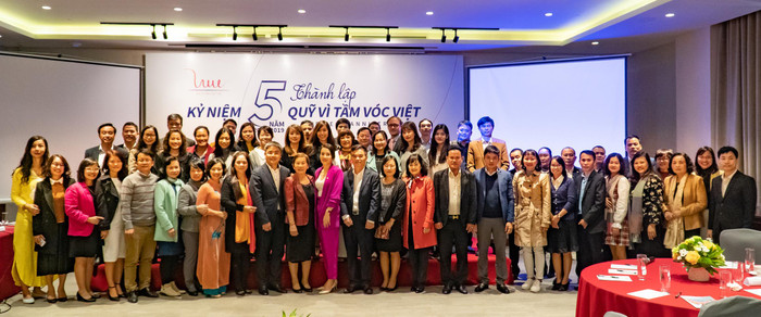 Đại diện các đơn vị, cá nhân đồng hành trên chặng đường 5 năm chúc mừng 5 năm thành lập Quỹ. Đại diện các đơn vị, cá nhân đồng hành trên chặng đường 5 năm chúc mừng 5 năm thành lập Quỹ.