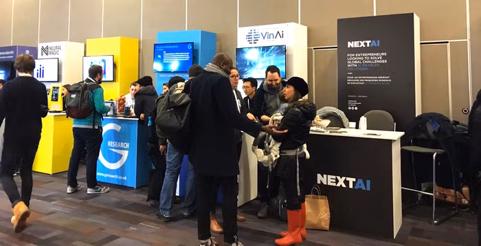 Gian trưng bày của VinAi nằm cạnh những “ông lớn” trong lĩnh vực Trí tuệ nhân tạo như NextAI, Neural Magic, Gresearch...