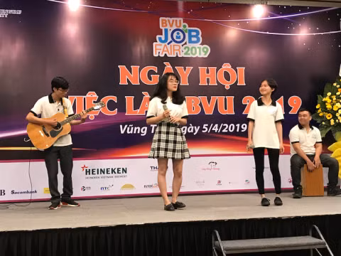 Sinh viên ngành Công nghệ thông tin của BVU tham gia một hoạt động (ảnh: BVU) Sinh viên ngành Công nghệ thông tin của BVU tham gia một hoạt động (ảnh: BVU)