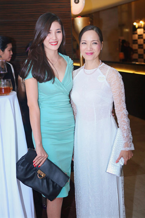 1. NSND Lê Khanh sở hữu một nét đẹp sang trọng, kiêu sa của người con gái Hà Thành