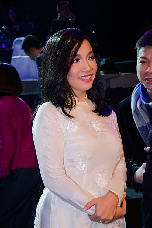 6. Dù là lớp "đàn em, đàn cháu", song Mỹ Linh nhận được sự yêu mến từ công chúng nhờ tài năng. Không scandal, không chiêu trò, chính giọng hát kỹ thuật, tràn đầy cảm xúc cùng những sản phẩm nghệ thuật chất lượng đã giúp Mỹ Linh được lòng người hâm mộ