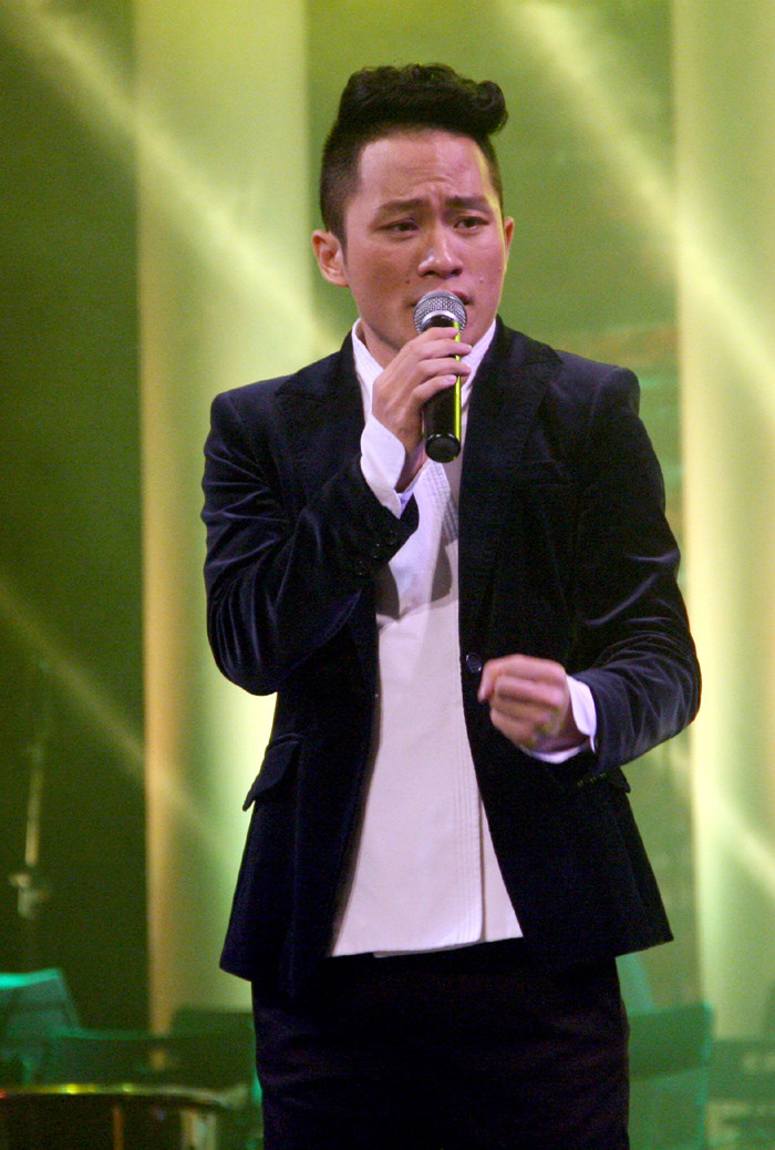 "Bộ đôi" Tùng Dương - Lê Minh Sơn khiến khán giả phát cuồng với "Ôi quê tôi", Trăng Khuyết", "Hà Nội của tôi ơi".