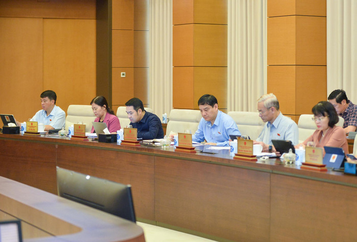 Các Ủy viên Ủy ban Thường vụ Quốc hội tại phiên họp Các Ủy viên Ủy ban Thường vụ Quốc hội tại phiên họp