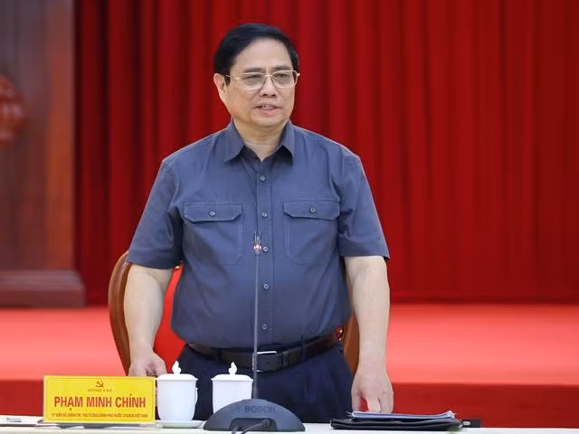 Thủ tướng lưu ý trong quy hoạch, Yên Bái cần dành những vị trí đẹp nhất, tốt nhất cho sản xuất, kinh doanh, thu hút đầu tư, tạo việc làm cho người dân. Ảnh: VGP/Nhật Bắc