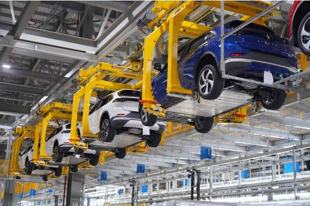 Các kỹ sư, công nhân có cơ hội làm chủ công nghệ sản xuất ô tô điện tại VinFast Các kỹ sư, công nhân có cơ hội làm chủ công nghệ sản xuất ô tô điện tại VinFast