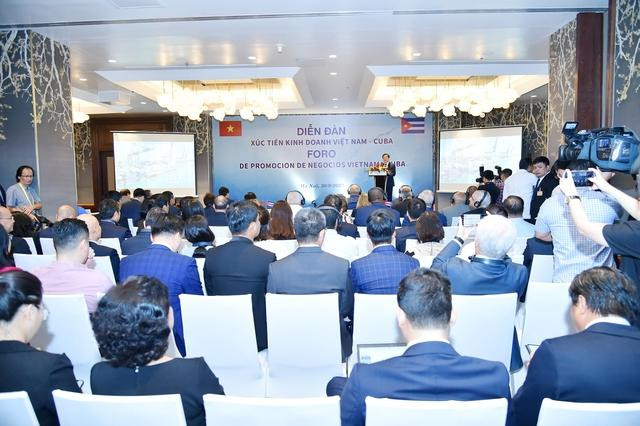 Diễn đàn là cơ hội để hai bên trao đổi và thiết lập các cơ hội hợp tác đầu tư kinh doanh mới, góp phần thúc đẩy mạnh mẽ hơn nữa quan hệ hợp tác kinh tế, thương mại đầu tư Việt Nam – Cuba. Ảnh: VGP/Quang Thương Diễn đàn là cơ hội để hai bên trao đổi và thiết lập các cơ hội hợp tác đầu tư kinh doanh mới, góp phần thúc đẩy mạnh mẽ hơn nữa quan hệ hợp tác kinh tế, thương mại đầu tư Việt Nam – Cuba. Ảnh: VGP/Quang Thương