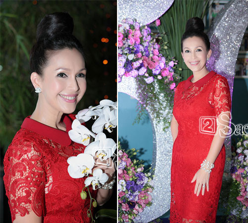 Diễm My chào đón sinh nhật lần thứ 50 bằng bộ váy ren đỏ trẻ trung vì vậy kể cả những người đứng tuổi đều có thể diện màu đỏ mà không phải ngần ngại Diễm My chào đón sinh nhật lần thứ 50 bằng bộ váy ren đỏ trẻ trung vì vậy kể cả những người đứng tuổi đều có thể diện màu đỏ mà không phải ngần ngại