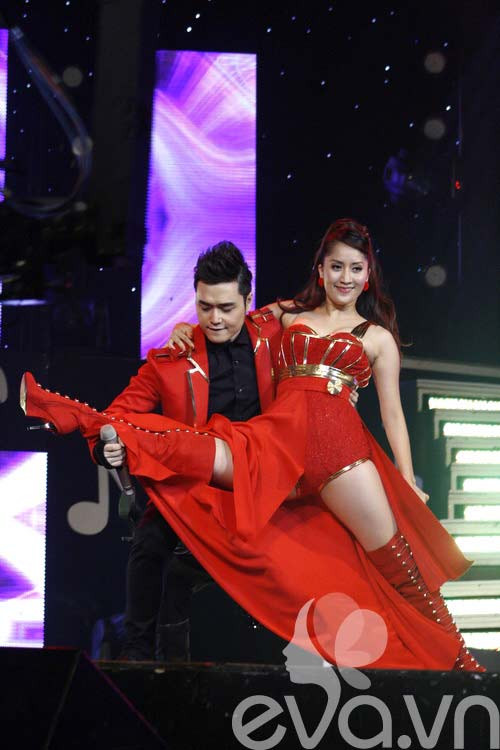 Đôi khi sự sexy này nhận phải nhiều chỉ trích từ phía khán giả Đôi khi sự sexy này nhận phải nhiều chỉ trích từ phía khán giả