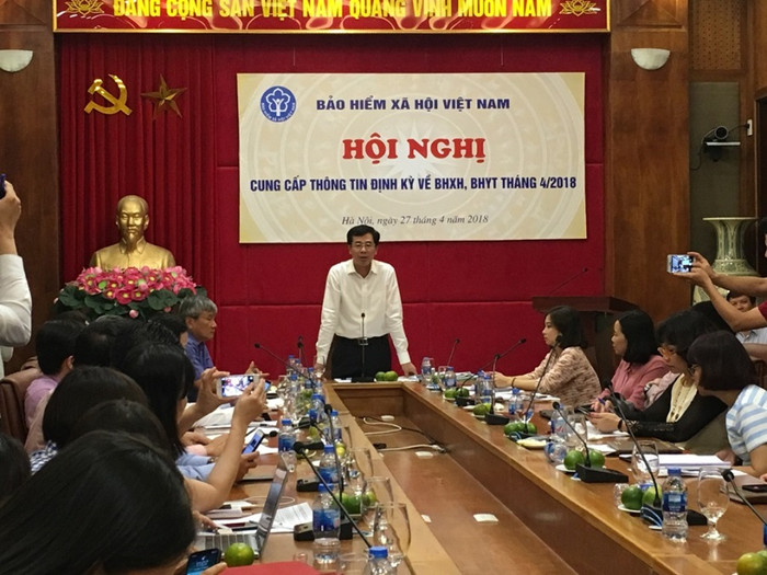 Bảo hiểm xã hội Việt Nam cho biết, Quỹ bảo hiểm y tế đóng vai trò quan trọng, như chiếc phao cho các bệnh nhân khi không may ốm đau phải vào viện, đặc biệt là những bệnh nhân mắc bệnh trọng, điều trị dài ngày. Ảnh: Vũ Phương. Bảo hiểm xã hội Việt Nam cho biết, Quỹ bảo hiểm y tế đóng vai trò quan trọng, như chiếc phao cho các bệnh nhân khi không may ốm đau phải vào viện, đặc biệt là những bệnh nhân mắc bệnh trọng, điều trị dài ngày. Ảnh: Vũ Phương.