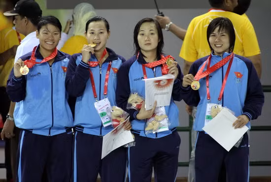 4 cô gái đội tuyển lặn giành tấm HCV thứ 87 cho TTVN. Ảnh: TTVH