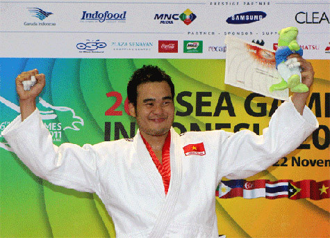 Võ sĩ Bá Tân giành HCV thứ tư cho môn kempo. Ảnh: TTVH