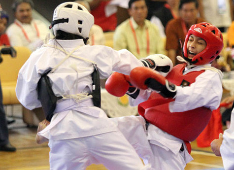 Đỗ Hồng Ngọc (giáp đỏ) giành HCV Kempo. Ảnh: TNO