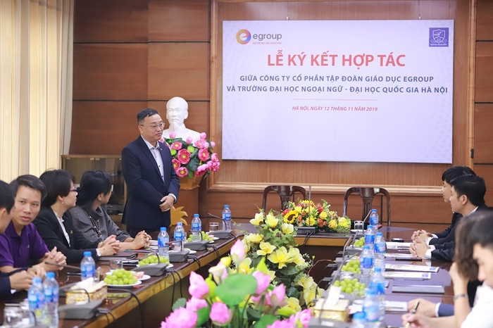 Ông Đỗ Tuấn Minh – Hiệu trưởng Trường Đại học Ngoại ngữ - Đại học Quốc gia Hà Nội chia sẻ về hoạt động đào tạo sinh viên của trường. Ông Đỗ Tuấn Minh – Hiệu trưởng Trường Đại học Ngoại ngữ - Đại học Quốc gia Hà Nội chia sẻ về hoạt động đào tạo sinh viên của trường.