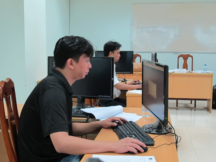 Các thí sinh bước vào môn thi đầu tiên Quản trị hệ thống mạng công nghệ thông tin Các thí sinh bước vào môn thi đầu tiên Quản trị hệ thống mạng công nghệ thông tin