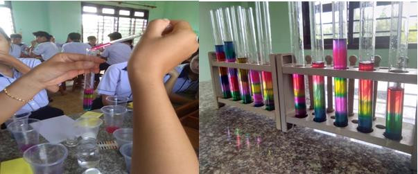 Học sinh lớp 11A5 tiến hành thí nghiệm làm “Cầu vồng hóa học” Học sinh lớp 11A5 tiến hành thí nghiệm làm “Cầu vồng hóa học”