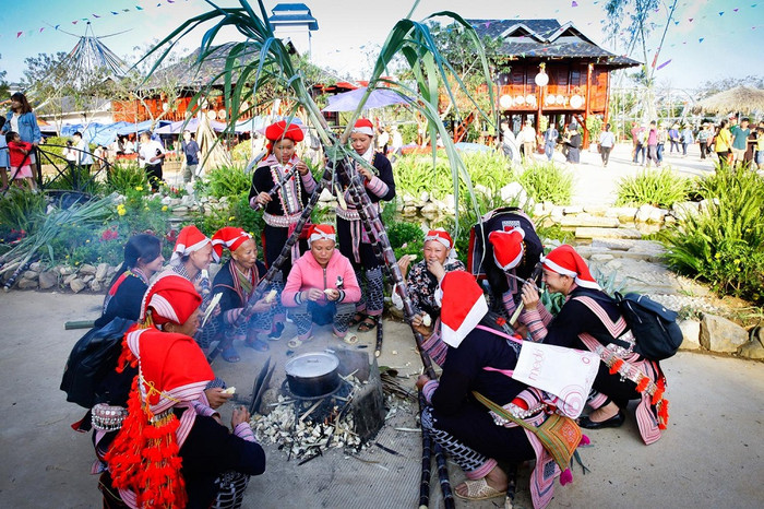 Chất Tây Bắc, văn hóa vùng cao tràn ngập không gian Sun World Fansipan Legend. Ảnh: Lễ hội Ẩm thực Tây Bắc Chất Tây Bắc, văn hóa vùng cao tràn ngập không gian Sun World Fansipan Legend. Ảnh: Lễ hội Ẩm thực Tây Bắc