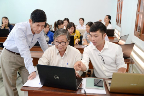 Tập huấn, bồi dưỡng giáo viên là khâu chuẩn bị quan trọng thực hiện chương trình mới. (Ảnh minh hoạ: Giaoducthoidai.vn) Tập huấn, bồi dưỡng giáo viên là khâu chuẩn bị quan trọng thực hiện chương trình mới. (Ảnh minh hoạ: Giaoducthoidai.vn)