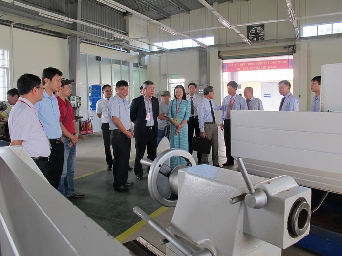 Các đại biểu tham quan trường thi Các đại biểu tham quan trường thi