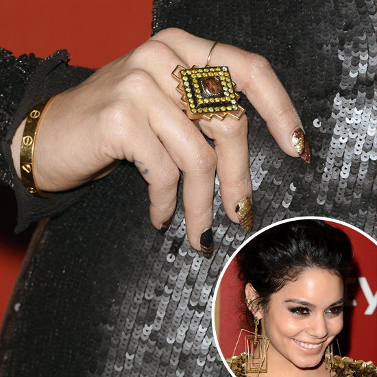 Với Vanessa Hudgens, nghệ thuật nail phải thật đa dạng và phong phú. Vì thế, người đẹp tập hợp nhiều ý tưởng để hoàn thiện bộ móng mặc dù chỉ dựa trên hai gam màu chính - đen và vàng ánh kim.