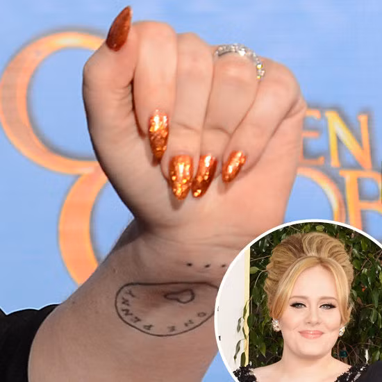 Với bộ trang phục tông đen, Adele chọn cho mình màu nail thật sự nổi bật và bắt mắt - màu cam đậm + sơn bóng nhũ. Với bộ trang phục tông đen, Adele chọn cho mình màu nail thật sự nổi bật và bắt mắt - màu cam đậm + sơn bóng nhũ.
