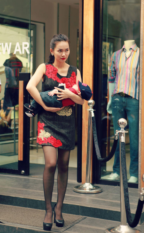 Cô ra về với một tâm trạng thoải mái, vui vẻ.