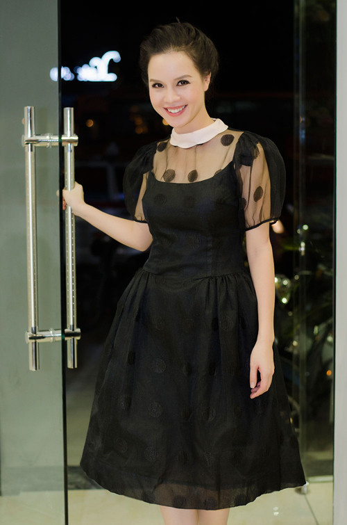 Thời gian gần đây, cô không tham gia nhiều các sự kiện của showbiz. Thời gian gần đây, cô không tham gia nhiều các sự kiện của showbiz.