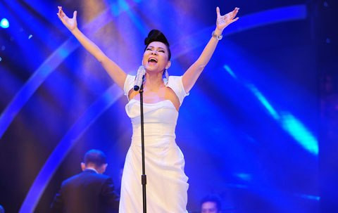 Thu Minh để lộ phần nhạc viết ra tay.