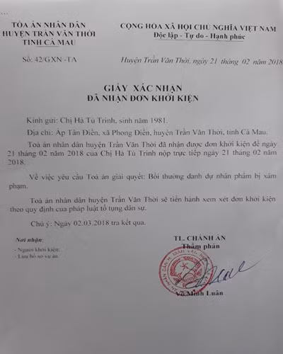 Giấy xác nhận đã nhận đơn khởi kiện của cô Trinh từ Tòa án huyện (ảnh: P.L)