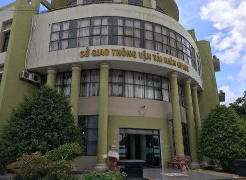 Chánh Thanh tra Sở Giao thông Kiên Giang đi học đại học trước, có bằng trung học phổ thông sau (ảnh: P.L) Chánh Thanh tra Sở Giao thông Kiên Giang đi học đại học trước, có bằng trung học phổ thông sau (ảnh: P.L)