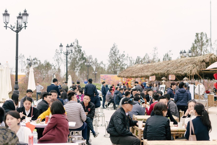 Không khí náo nức, rộn ràng tại các gian hàng ẩm thực 3 miền ở cả 3 lễ hội Đào - Mai - Bonsai tại 3 khu đô thị Vinhomes Không khí náo nức, rộn ràng tại các gian hàng ẩm thực 3 miền ở cả 3 lễ hội Đào - Mai - Bonsai tại 3 khu đô thị Vinhomes