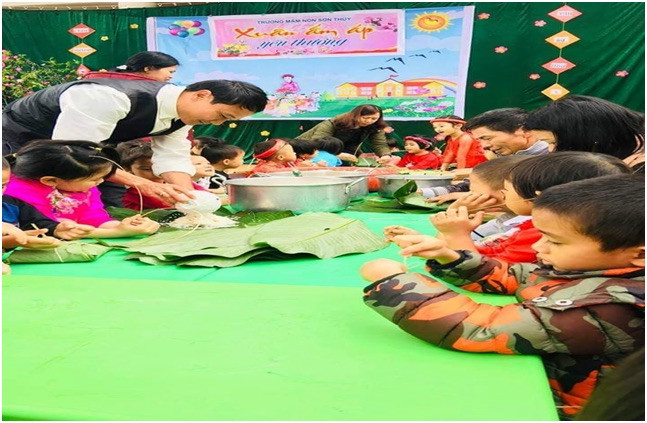 Phối hợp phụ huynh tổ chức hoạt động tập thể “Xuân yêu thương” Phối hợp phụ huynh tổ chức hoạt động tập thể “Xuân yêu thương”