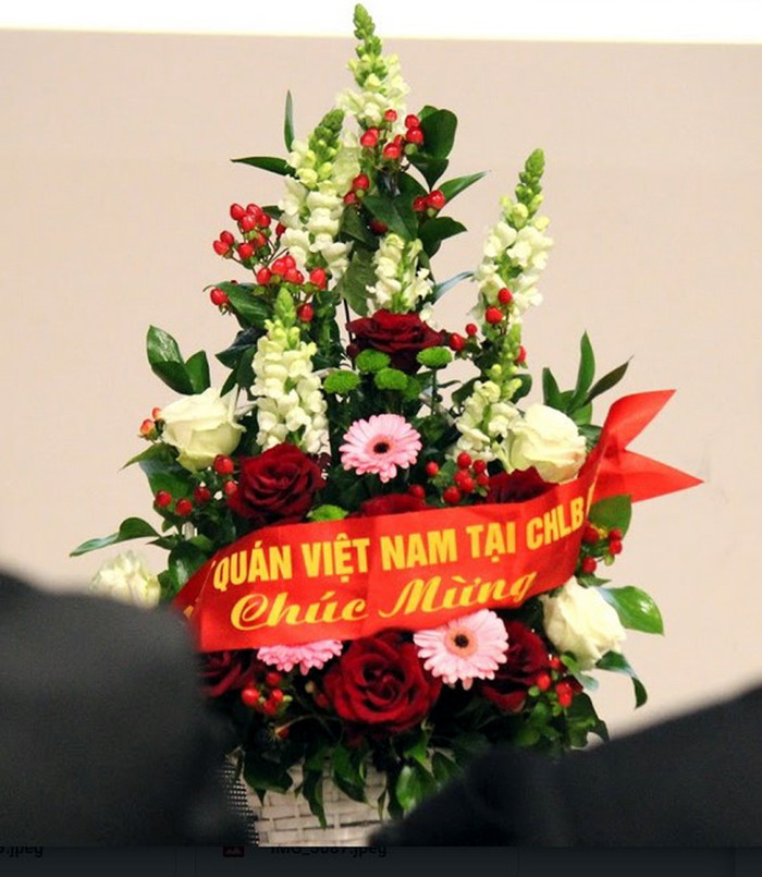 Lẵng hoa chúc mừng của Đại sứ quán Việt Nam tại Cộng hoà Liên bang Đức Lẵng hoa chúc mừng của Đại sứ quán Việt Nam tại Cộng hoà Liên bang Đức