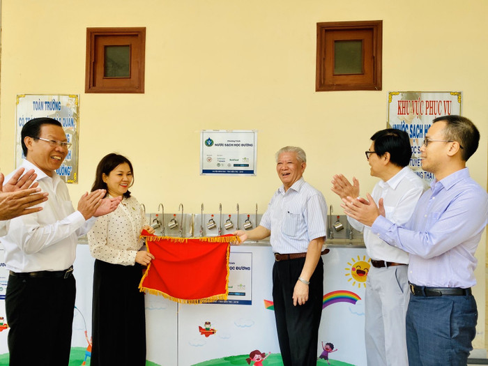 Niềm vui về “Nước sạch học đường” đã lan tỏa đến huyện Bình Đại, Bến Tre Niềm vui về “Nước sạch học đường” đã lan tỏa đến huyện Bình Đại, Bến Tre
