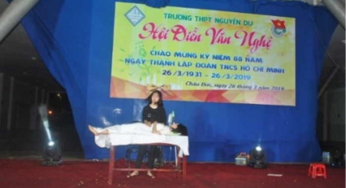 Hình ảnh vở kịch "Bé Hải An và Mẹ". Hình ảnh vở kịch "Bé Hải An và Mẹ".