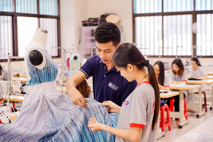 Chuẩn đầu ra của sinh viên Trường Đại học Tôn Đức Thắng luôn bám sát các yêu cầu, đòi hỏi của nhà sử dụng lao động Chuẩn đầu ra của sinh viên Trường Đại học Tôn Đức Thắng luôn bám sát các yêu cầu, đòi hỏi của nhà sử dụng lao động