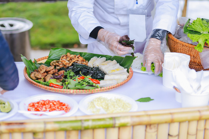 Bún chả Hà Nội được chế biến kỳ công và bắt mắt Bún chả Hà Nội được chế biến kỳ công và bắt mắt