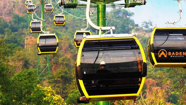 Với hệ thống cáp treo mới, du khách chỉ mất 6 phút để di chuyển đến chùa Bà Đen Với hệ thống cáp treo mới, du khách chỉ mất 6 phút để di chuyển đến chùa Bà Đen