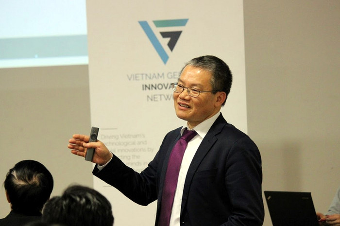 Giáo sư Tiến sĩ khoa học Nguyễn Xuân Thính (TU Dortmund) đón chào khách mời, đại biểu và chính thức khai mạc Đại hội Giáo sư Tiến sĩ khoa học Nguyễn Xuân Thính (TU Dortmund) đón chào khách mời, đại biểu và chính thức khai mạc Đại hội