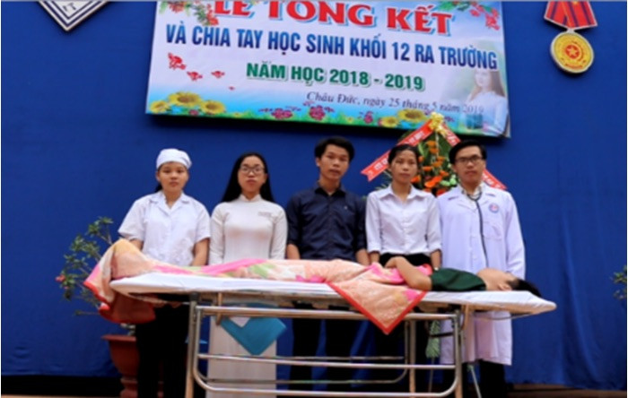 Hình ảnh vở kịch "Nghĩa cử cao đẹp của thiếu tá Lê Hải Ninh và gia đình" Hình ảnh vở kịch "Nghĩa cử cao đẹp của thiếu tá Lê Hải Ninh và gia đình"