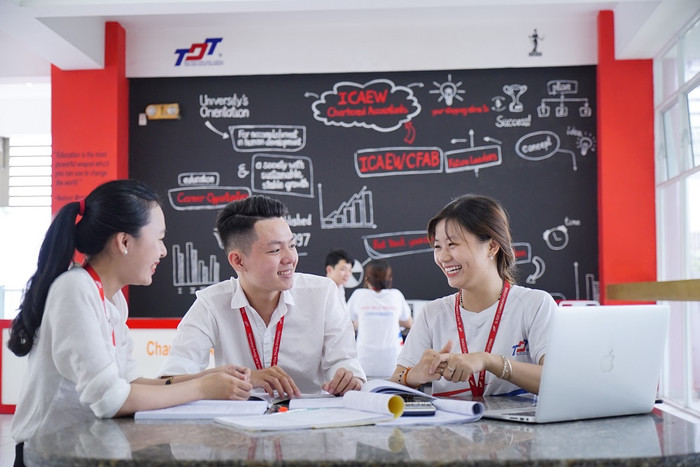 Làm việc nhóm là một kỹ năng quan trọng được Trường Đại học Tôn Đức Thắng đặc biệt quan tâm Làm việc nhóm là một kỹ năng quan trọng được Trường Đại học Tôn Đức Thắng đặc biệt quan tâm